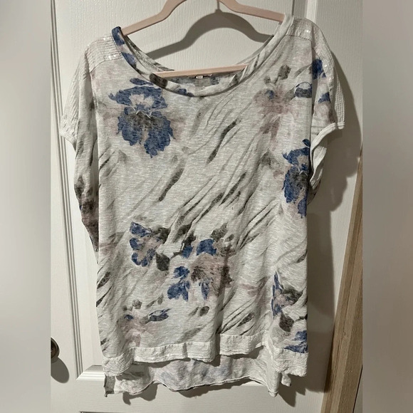 Bellambia 2x white with blue florals top - Picture 1 of 5